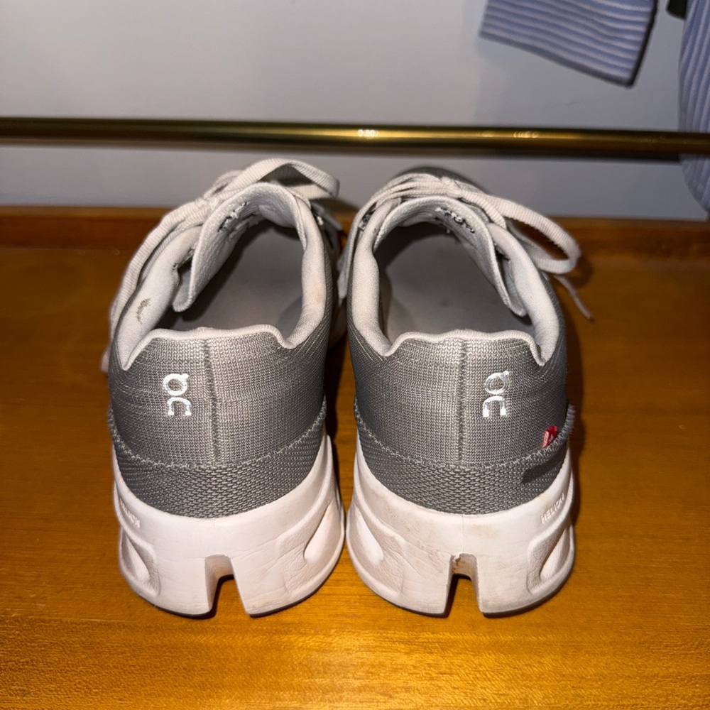 Oncloud Running Light Gray Athletic Sneakers - image 4